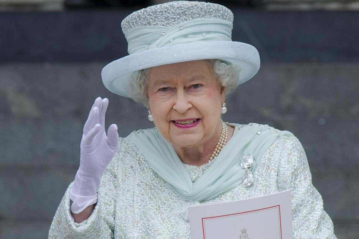 Regina Elisabetta, ecco a chi spettano i 300 gioielli della Sovrana